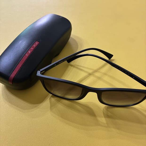 Prada 프라다스포츠 선글라스 SPS01T-F — 블랙