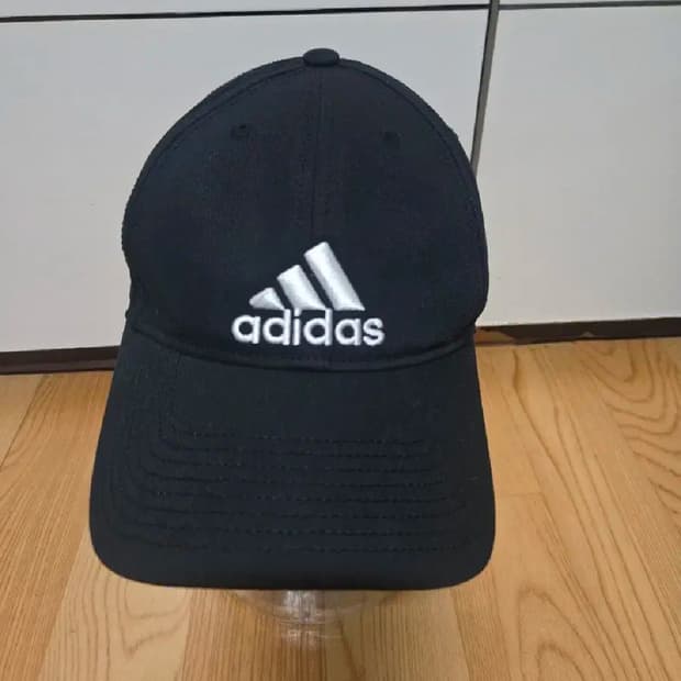 아디다스 삼선 엠보자수 블랙 볼캡 모자
