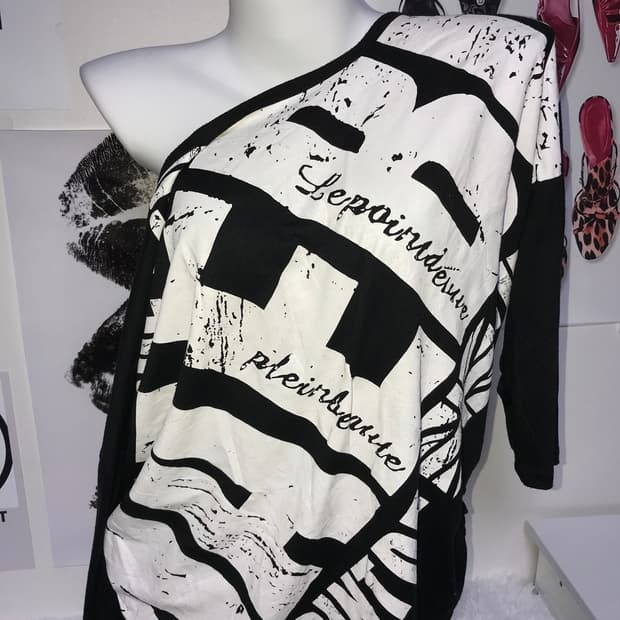 black printing long sleeve