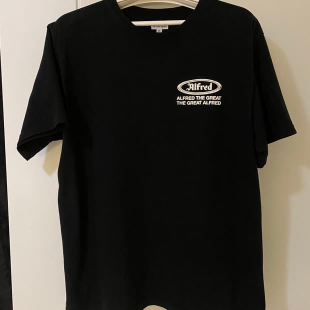 [M] 알프레드 블랙 반팔 티셔츠