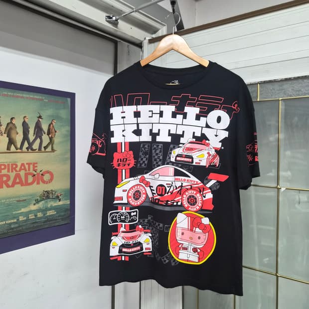 Sanrio Hello Kitty 레이싱 반팔티