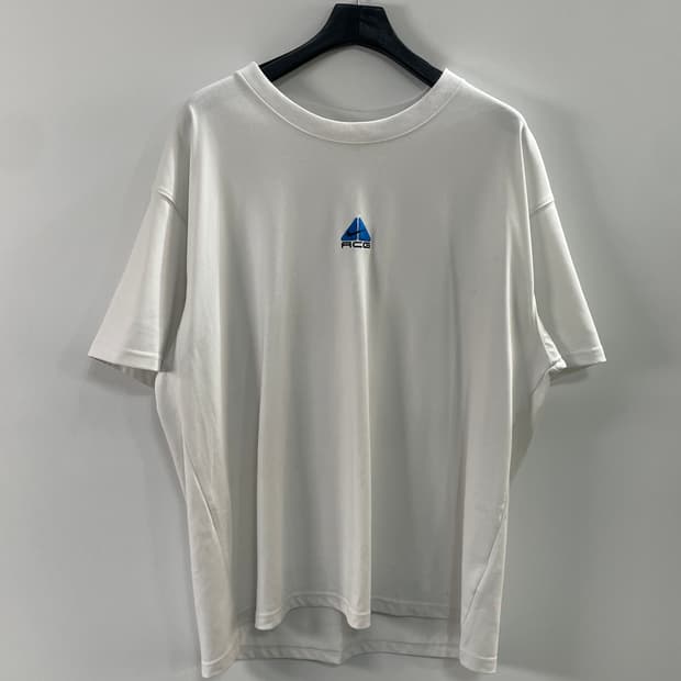 나이키 ACG 로고 라운드 반팔티 (on.1102)