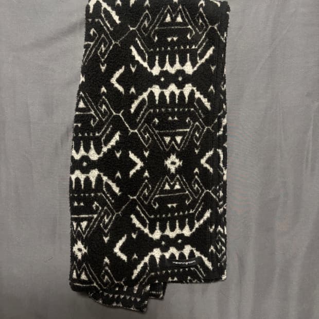 해칭룸 자카드 머플러