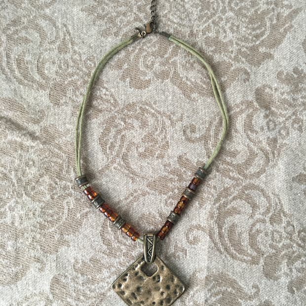 pendent necklace