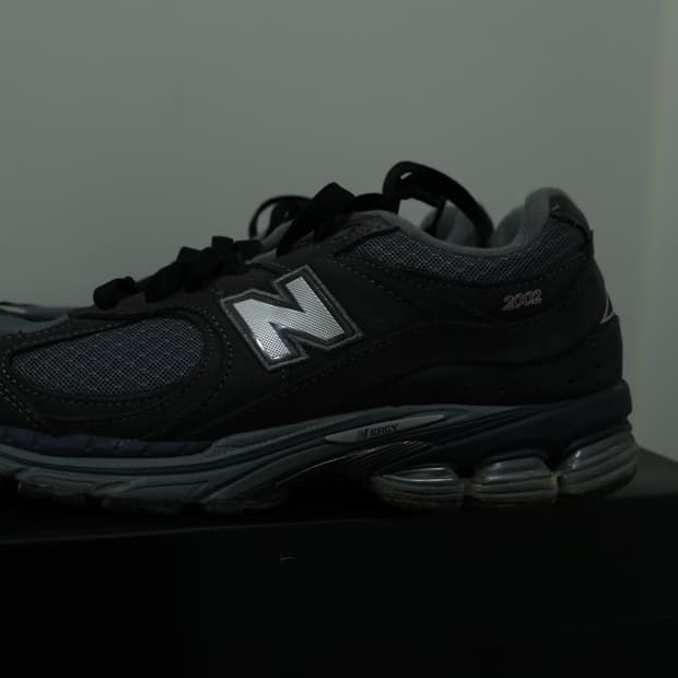 뉴발란스 2002r 다크그레이