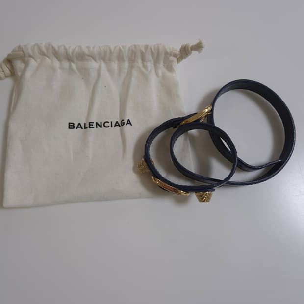 발렌시아가 클래식 스터드 팔찌