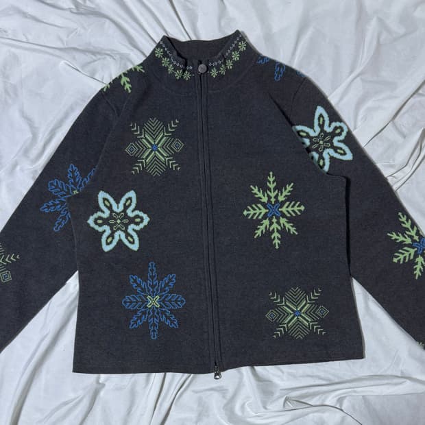에디바우어 스노우 플레이크 패턴 니트집업 노르딕