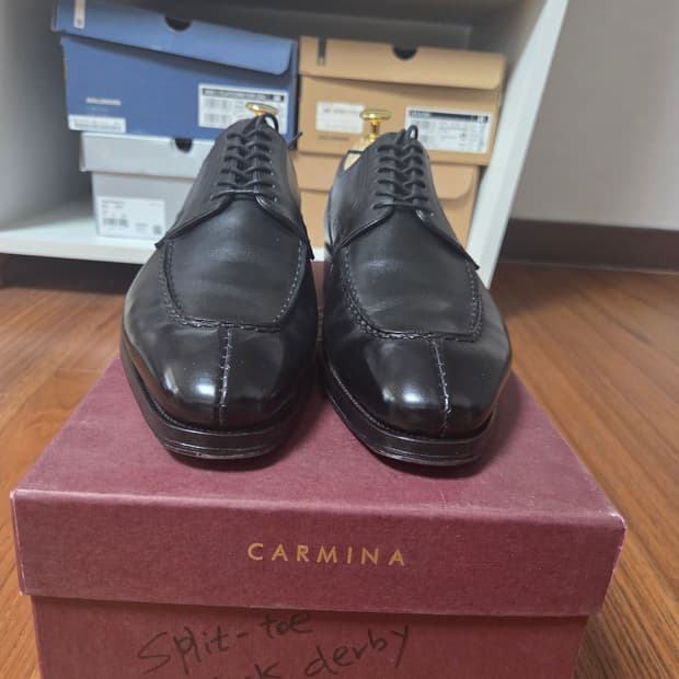 Carmina 스플릿토 블랙 더비 슈즈