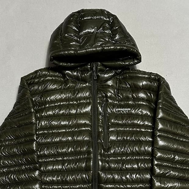 M 파타고니아 맨즈 카키 유광 경량 패딩