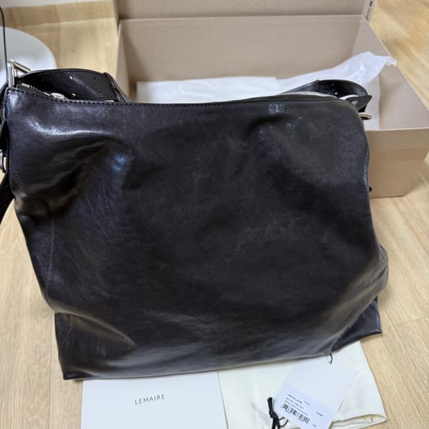 르메르 벨티드 호보백 다크초코렛 팝니다