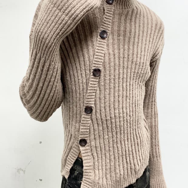 diagonal Button Detail Knit Sleeve