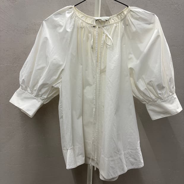 리매튜스 Lee Mathews 화이트 블라우스
