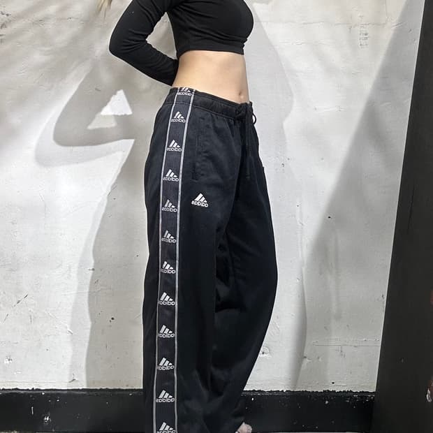 아디다스 블랙 로고 사이드 라인 와이드 추리닝 바지 M