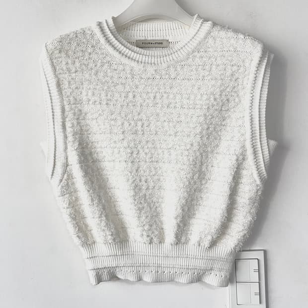 폼스튜디오 23 텍스처드 니트 베스트
