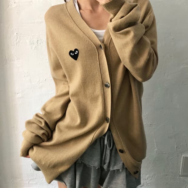COMMEdesGARCONS 꼼데가르송 베이지컬러 블랙와펜 가디건 
