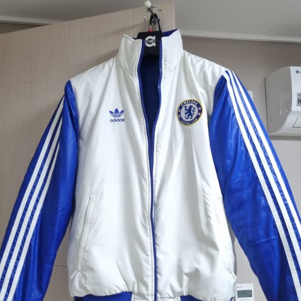 아디다스 첼시 리버시블 패딩  