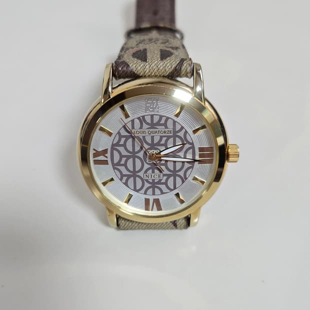 루이까또즈 가죽밴드 시계