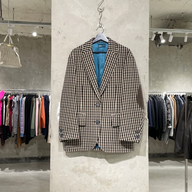 컬러 20F/W 브라운 암 레더 패치 체크 블레이저
