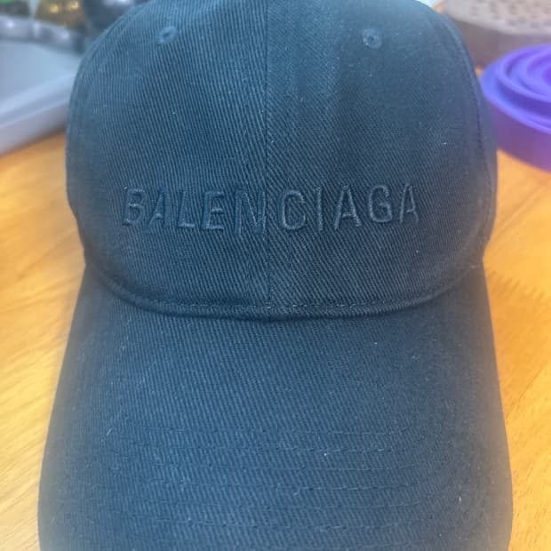 발렌시아가 캡 판매