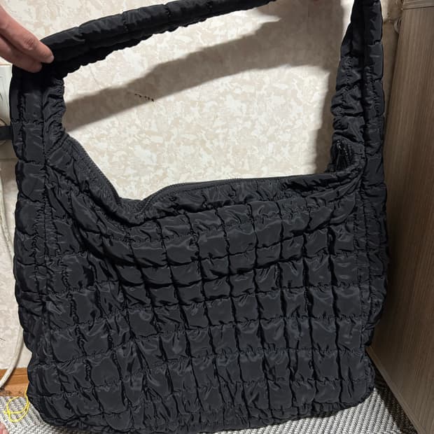 COS 코스 퀼팅 오버사이즈 숄더백 블랙