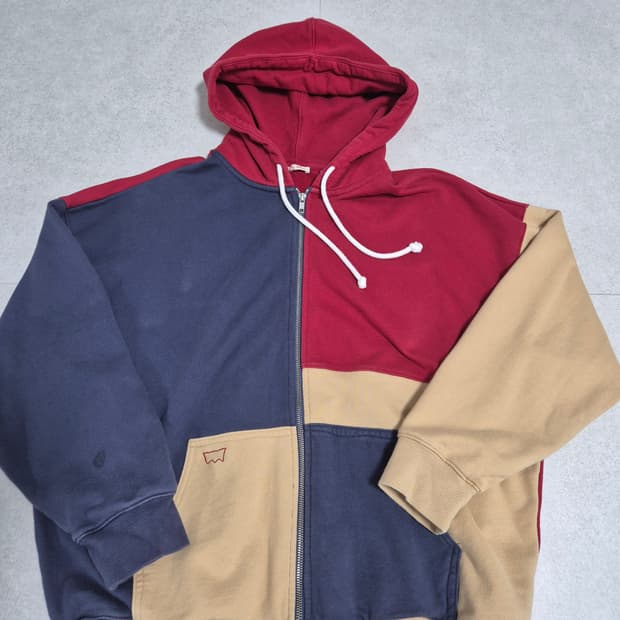 리바이스 레드 후드집업 (2022 레드컬렉션)