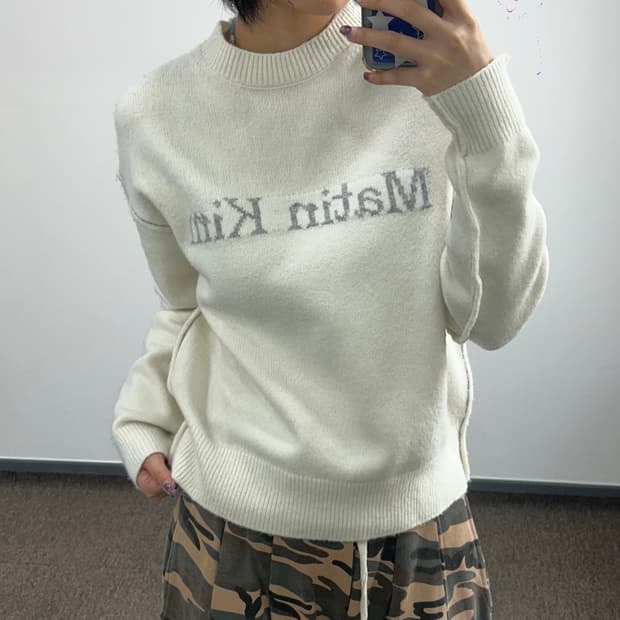Matin kim  마땡킴 그레이로고 아이보리 니트