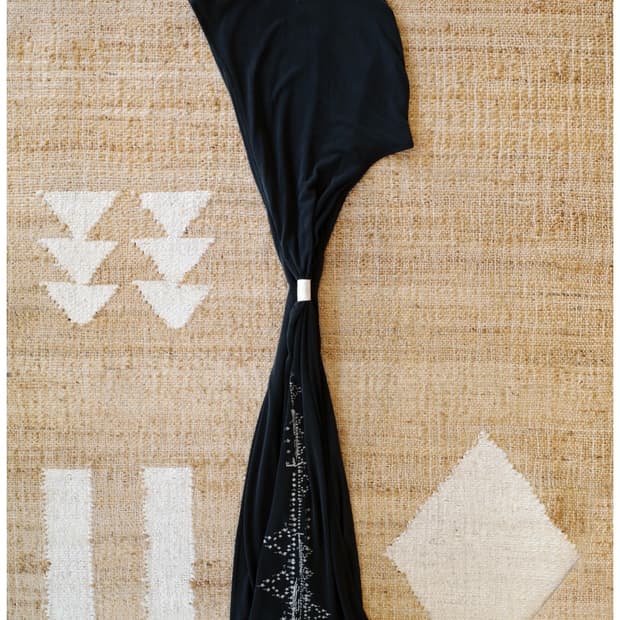 hyeinseo Graphic Hood 블랙