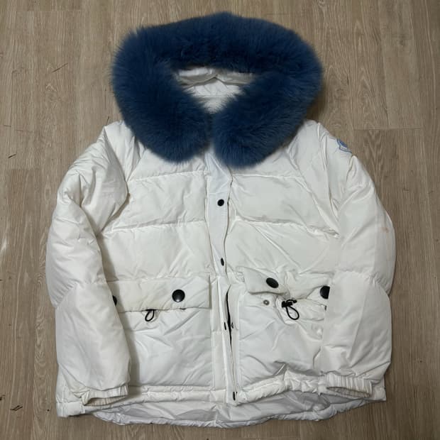 몽클레어 여성 로고 와펜 구스다운 숏패딩 3사이즈 