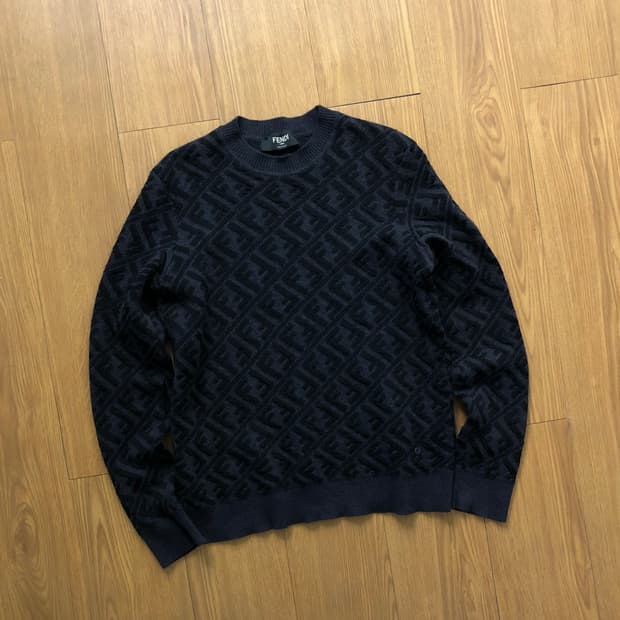 펜디 모노그램 주카 패턴 라운드넥 스웨터