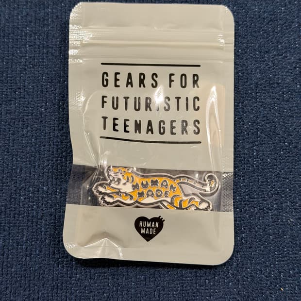 휴먼 메이드 애니멀 핀 뱃지 옐로우