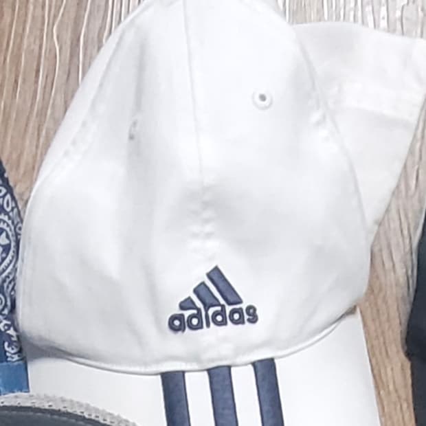 아디다스 화이트 캡