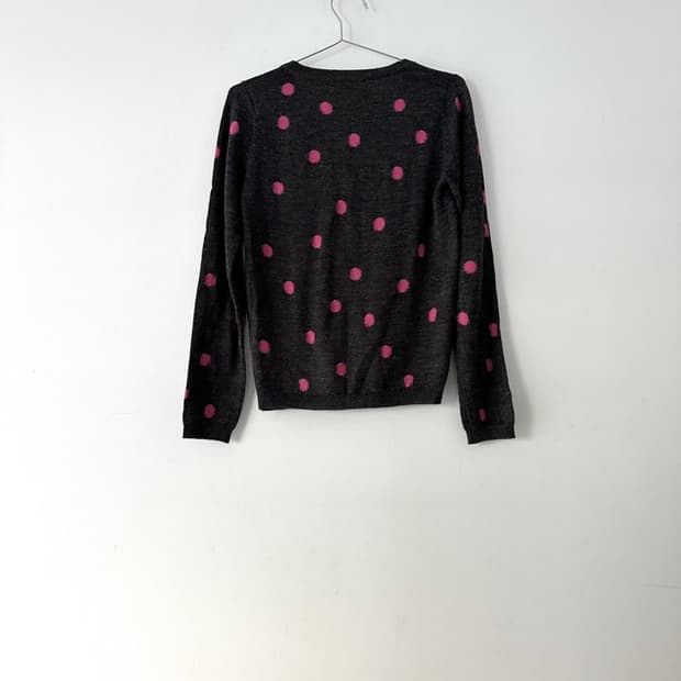 Pink dot cong cardigan / charcoal