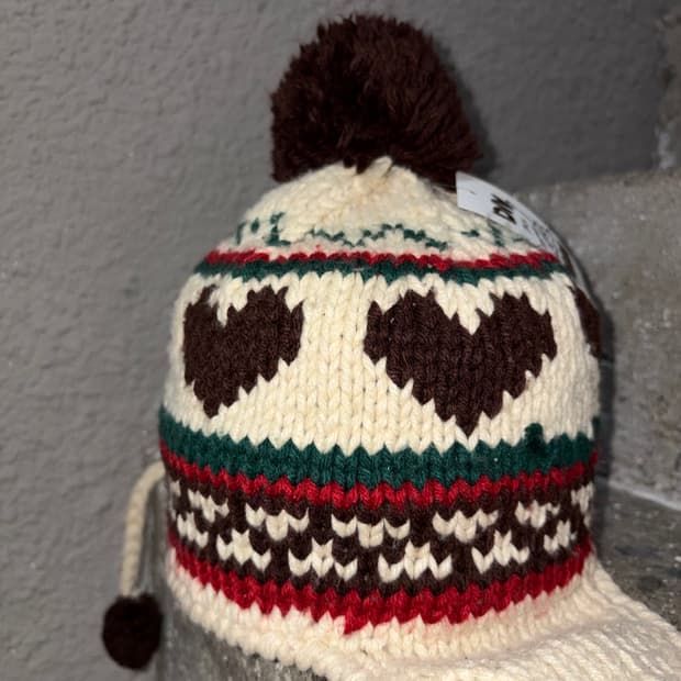 빈티지 하트 폼폼 이어플랩