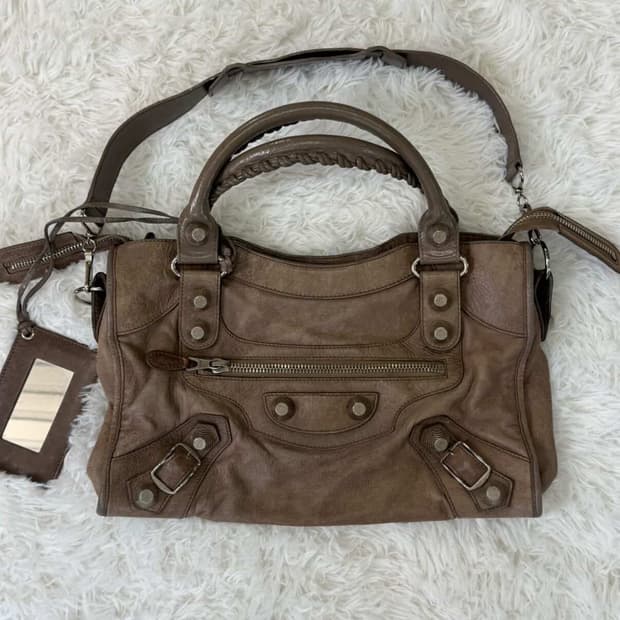 발렌시아가 모터백 모카 자이언트 스터드 