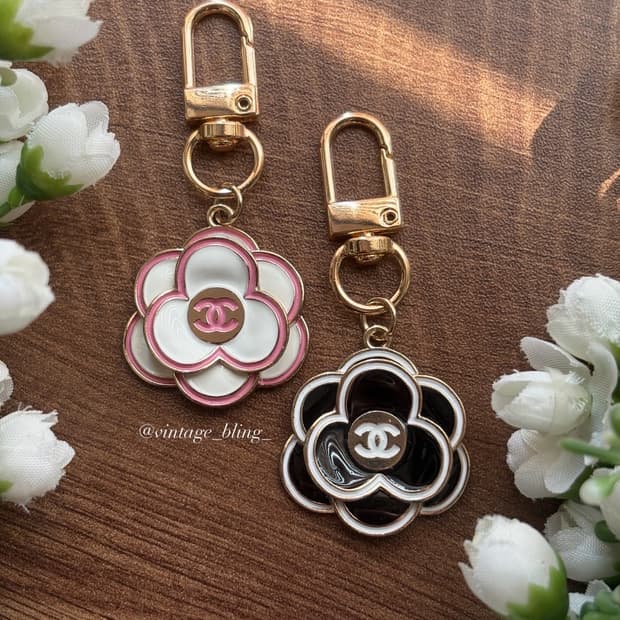 샤넬 까멜리아 플라워 골드 백참 키링 키체인