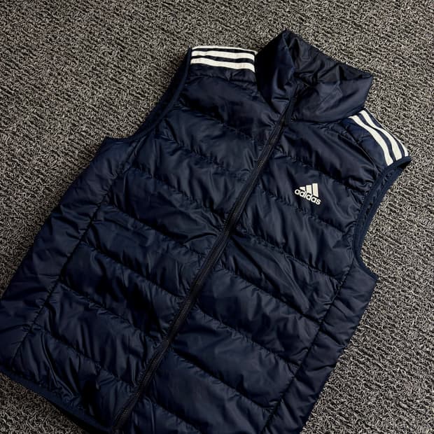 아디다스 나일론 메탈 경량 다운 베스트 1495