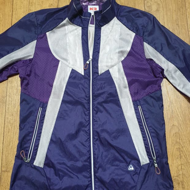 1217 k2 아웃도어 바람막이 90 사이즈입니다
