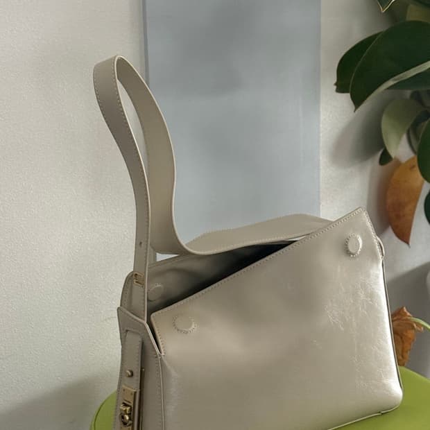 새제품) 아카이브앱크 클립포드 소가죽 백