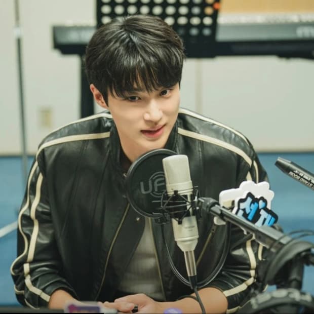 엘무드 트랙 램스킨 / 46 (변우석 착용)