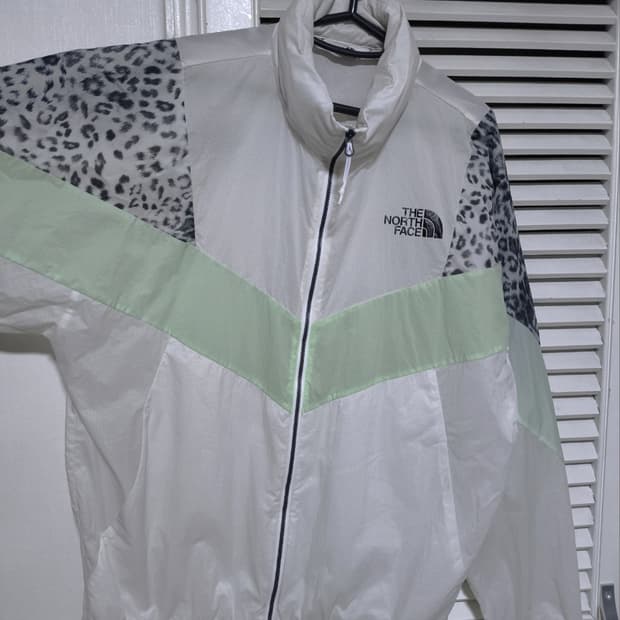 100 노스페이스 나일론 경량 바람막이 등산복