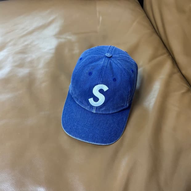 슈프림 23ss 피그먼트 워시드 네이비 S로고 6패널 모자 (Navy)