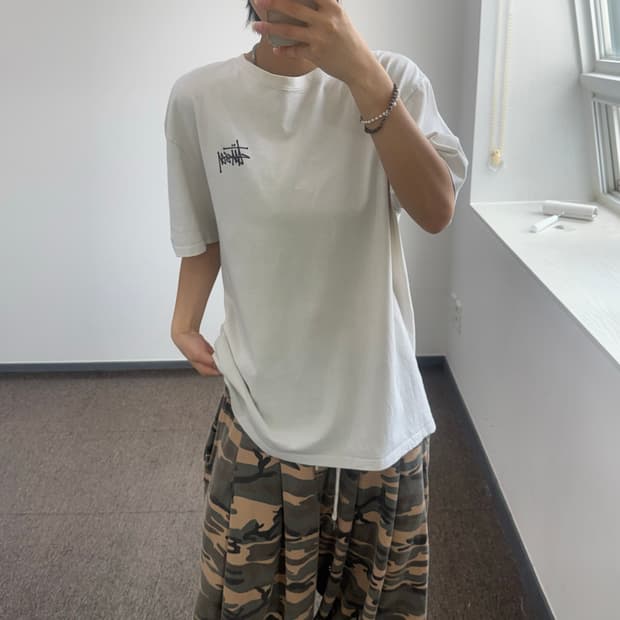 Stussy 스투시 백 로고 화이트 반팔 