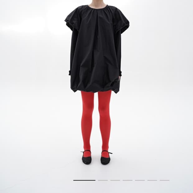 Cosmoss 볼륨 미니드레스 블랙