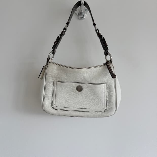 코치(COACH) 레더 숄더백