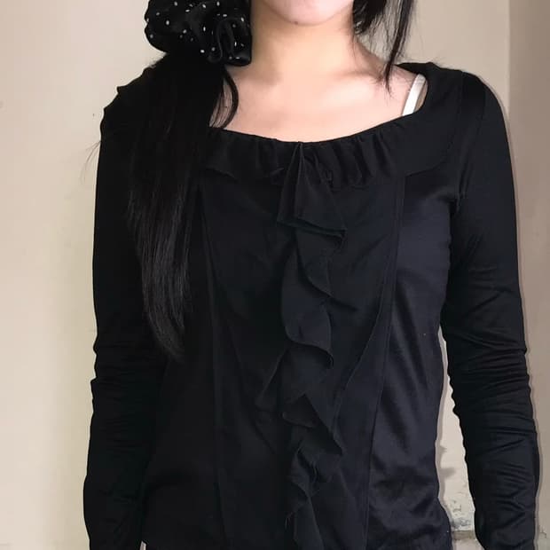 frill black ruffle boat neck T sleeve