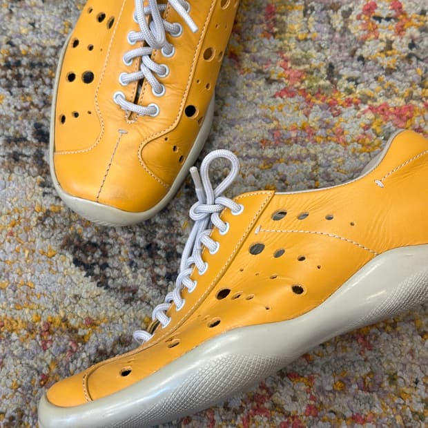 PRADA SPORT 펀칭 레더 빈티지 스니커즈