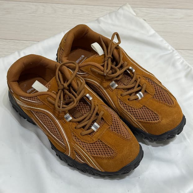 ‼️이사 처분 (1회착용) 휠라 에샤페 카멜 운동화 스니커즈 240