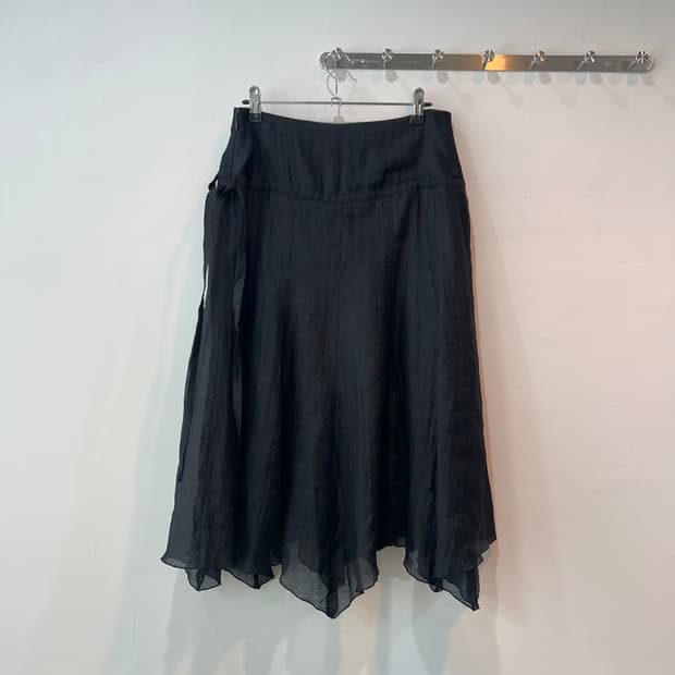 블랙 플레어 미디 스커트
