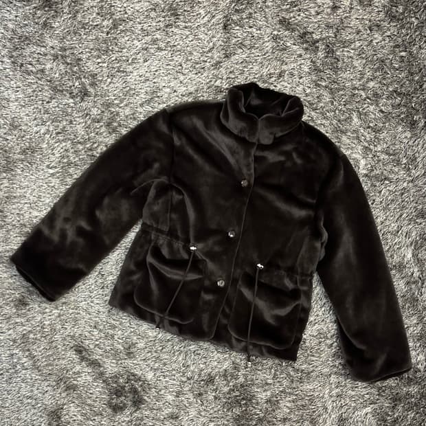 25년 마리끌레르 미디 하이넥 퍼 자켓 (38) 55