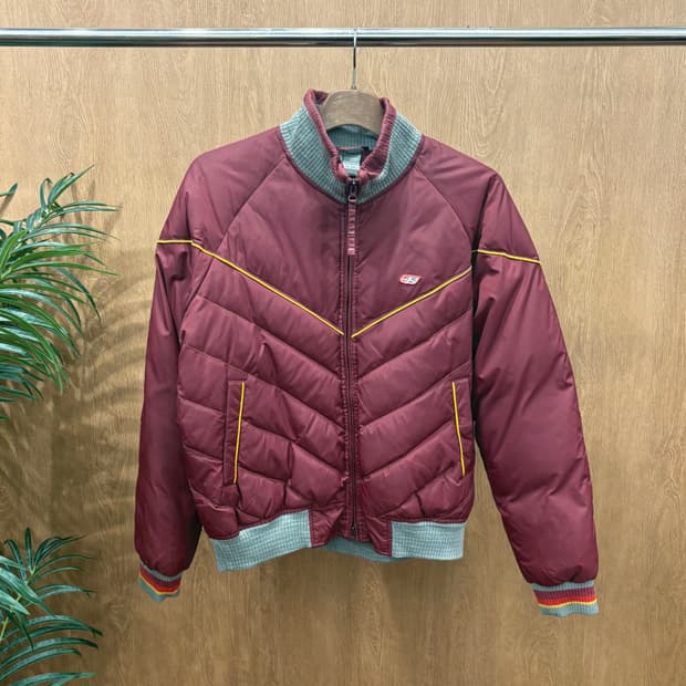 디젤 피프티파이브 패딩 점퍼 배색 라인 로고 자수 패치 레귤러핏 와인